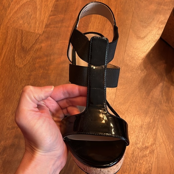Like new Adrienne Vittadini cork wedges - Picture 3 of 14